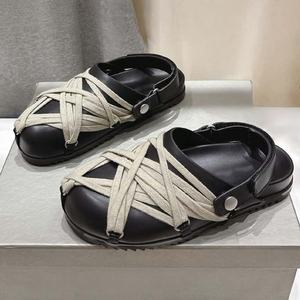 Sandales de créateur Ricks Premium pour hommes, mules de luxe à enfiler, style Hollywood unisexe, confortables, noires, type claquettes - Product Image 1