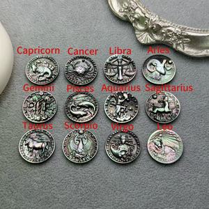 Ciondoli in Madreperla con 12 Segni Zodiacali Intagliati a CNC, Pezzi di Gioielleria in Conchiglia Naturale per Collane e Bracciali Fai-da-Te - Product Image 2