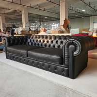 Klassisches Amerikanisches Maßgefertigtes PU-Leder/Stoff Gepolstertes Wohnzimmermöbel Reisweißes Gestepptes Chesterfield-Sofa mit Rollarmlehnen