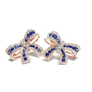 Boucles d'oreilles clous/cerceaux plaquées or 18 carats avec diamants et saphirs bleus pour femme - Bijoux pour fiançailles, mariage, fête et cadeau - Product Image 3