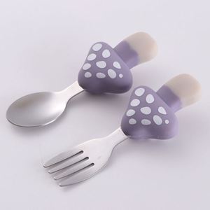 Juego de cucharas curvadas de silicona suave para bebés, vajilla de acero inoxidable para bebés y niños pequeños, juego de cucharas curvadas para comer fácilmente - Product Image 2