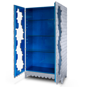 Gabinete de Almacenamiento para Entrada, Inspirado en el Estilo Urbano, con Acabado Plateado Brillante, Estantes de Vidrio y Refuerzo Metálico - Product Image 2