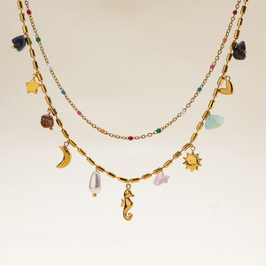 Collier ras du cou superposé en acier inoxydable plaqué or 18 carats avec breloques en pierre naturelle, perle, hippocampe, soleil, lune et étoile pour femme - Product Image 4
