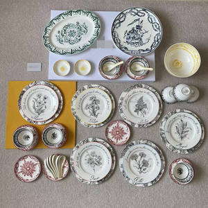 Service de vaisselle en porcelaine fine européenne bleu et blanc, motif tigre imprimé, assiettes de présentation pour mariage - Product Image 1