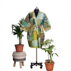 Hermoso Kimono de Algodón y Seda con Parches Kantha, Doble Capa, Hecho a Mano, con Bolsillos y Cinturón - Product Image 1