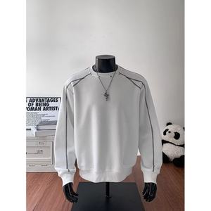 Sudadera Extra Grande de Estilo Techwear Y2K para Hombre 2025 - Blanca con Costuras en Contraste y Tachuelas, Estilo Urbano, Tejido Grueso - Product Image 3