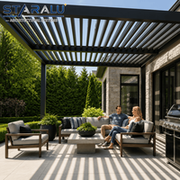 Système de toit de pergola à persiennes directement de l'usine avec portes vitrées et commande à distance des persiennes motorisées