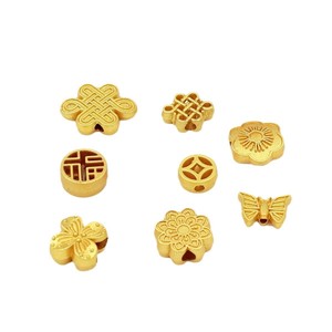 Cuentas espaciadoras chapadas en oro que preservan el color, nudo chino, bolsa de la suerte auspiciosa, cuentas con patrón floral tridimensional, hechas a mano - Product Image 5