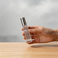 Flacon de parfum en verre texturé sérigraphié de 13 ml avec pulvérisateur à vis de 13 mm, design élégant à coupe diamantée, scellé, idéal pour le voyage et le transfert de parfum