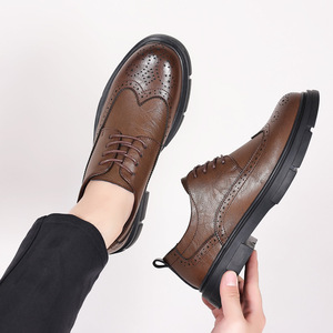 รองเท้าหนังสีน้ำตาลแบบ Brogue สำหรับผู้ชาย หัวกลม ส้นเตี้ย พื้นยางระบายอากาศ เหมาะสำหรับงานแต่งงาน งานเลี้ยง และโอกาสทางการ - Product Image 3
