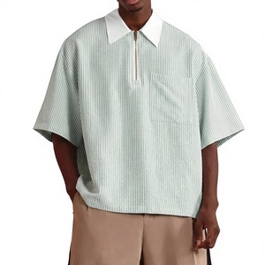 Polo Homme Rayé à Demi-Zip Manches Courtes Col Rabattu Décontracté Été Coupe Ample avec Poche et Fermeture Éclair - Product Image 1