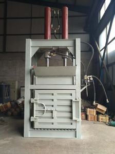 Presse à balles en plastique hydraulique automatique <span class=keywords><strong>de</strong></span> carton <span class=keywords><strong>de</strong></span> la verticale 60 <span class=keywords><strong>de</strong></span> <span class=keywords><strong>paille</strong></span> <span class=keywords><strong>de</strong></span> riz <span class=keywords><strong>de</strong></span> la Chine Petit compacteur vertical <span class=keywords><strong>de</strong></span> carton - Product Image 4