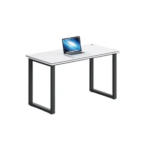ชุดโต๊ะและเก้าอี้คอมพิวเตอร์สำหรับพนักงานออฟฟิศที่ทำงานแบบเรียบง่ายทันสมัย
