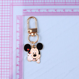 <span class=keywords><strong>Porte</strong></span>-<span class=keywords><strong>Clé</strong></span> Mickey en Gros Breloque en Métal Émaillé Dessin Animé Mignon Oreilles de <span class=keywords><strong>Minnie</strong></span> Mouse pour Sacs - Product Image 2
