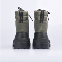 Bottes de neige vertes militaires avec lacets et doublure en fourrure courte pour plus de chaleur, idéales pour la tenue au chaud par temps froid