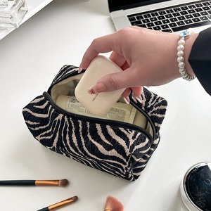Nueva Bolsa de <span class=keywords><strong>Maquillaje</strong></span> con Estampado de Cebra de Chenilla, Bolsa para Lápiz Labial, Gran Capacidad, con Cierre, Portátil, Lavable, Elegante, para Viaje - Product Image 2