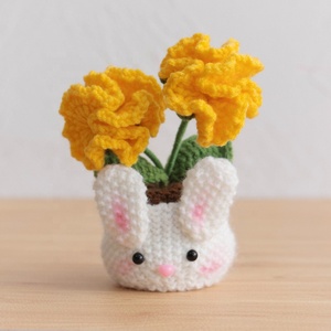Planta de claveles tejida a mano en maceta, muñeco de ganchillo de hilo terminado, regalo de San Valentín y Navidad, adorno moderno para escritorio. - Product Image 2