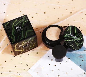 Cabeza de hongo ergonómica <span class=keywords><strong>CC</strong></span> <span class=keywords><strong>Cream</strong></span> que ofrece una cobertura media con una textura ligera que se ajusta a un acabado mate natural - Product Image 1