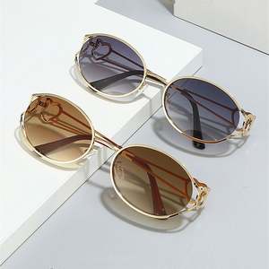 Gafas de Sol Redondas Y2K con Logotipo Personalizado, Diseño Retro Moderno 2025, Montura Metálica con Forma de Corazón, Protección UV400 para Mujer - Product Image 2