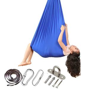 Aokitec Balançoire sensorielle pour enfants autistes, TDAH, <span class=keywords><strong>Asperger</strong></span> - Balançoire aérienne réglable pour intérieur, capacité de 300 lb, matériau en polyamide (bleu) - Product Image 1