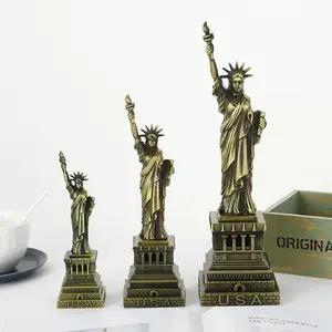 Venta al por mayor estatua de la libertad adornos artesanales de metal de viaje modelo creativo de artesanías de metal para el hogar