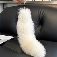 Vente en gros usine : Pendentif porte-clés de voiture et breloque de sac en fourrure de renard véritable, grande queue, mignon, tendance, personnalisé, simple et haut de gamme