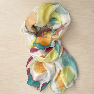 Écharpe Souvenir en Soie Aquarelle Faite Main DIY, Motifs Floraux Tropicaux, Multiples Couleurs, Design Solide Vietnamien, Art Populaire Angélique - Product Image 3