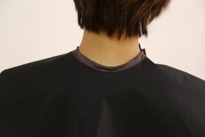 Capa de champú para barbería personalizada 2024 para mujer - Product Image 3