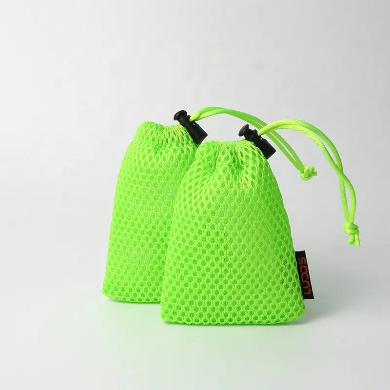 Pochette en maille à cordon personnalisée petit sac à cordon en nylon noir pochette de rangement cadeau pour écouteurs sacs de banque d'alimentation