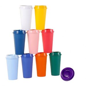 Vente en gros usine – Tasse à café/eau en plastique à texture mate, 16 oz, pratique, à boire directement, design simple et tendance, avec paille intégrée, pour la restauration - Product Image 1