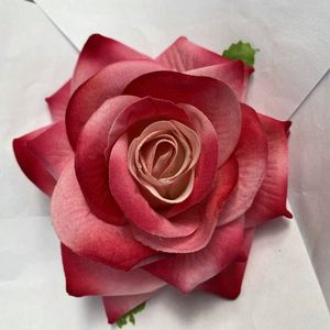 Cabezas <span class=keywords><strong>de</strong></span> Rosa Roja <span class=keywords><strong>de</strong></span> Terciopelo Artificial Realistas <span class=keywords><strong>de</strong></span> 11 cm, <span class=keywords><strong>Precio</strong></span> <span class=keywords><strong>de</strong></span> Fábrica al por Mayor LO-63, para Decoración <span class=keywords><strong>de</strong></span> Pasteles y Cajas <span class=keywords><strong>de</strong></span> Regalo - Product Image 4