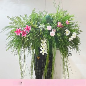 Guirlande de fleurs artificielles innovante de haute qualité pour la décoration de la maison, des mariages, des centres commerciaux et des vitrines. - Product Image 1