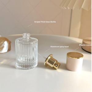 Botella de Perfume de Vidrio Personalizada de 30ml 50ml con Diseño de Rosca y Textura Acanalada Transparente en Degradado - Product Image 4