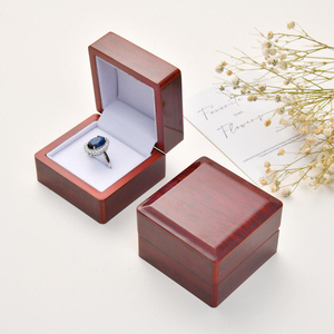 Caja de Joyería de Madera de Cerezo Hecha a Mano, Personalizada, Económica, de Alto Brillo, para Anillos, Aretes y Collares - Product Image 5