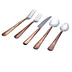Ensemble de couverts en acier inoxydable forgé à la main avec manche en cuivre, 5 pièces, couverts modernes pour mariage, table à manger, utilisation en vaisselle - Product Image 1