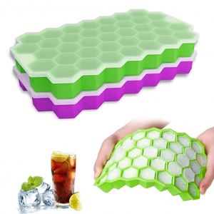 Bandeja hexagonal de silicona para cubitos de hielo, 37 agujeros, forma de panal, molde flexible reutilizable apto para alimentos con tapa para enfriar bebidas - Product Image 1