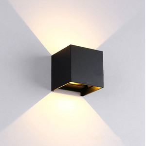 Lampe murale extérieure étanche en alliage d'aluminium carrée LED 3500K blanc chaud, angle de faisceau de 20 degrés, montage mural, garantie 10 ans - Product Image 4
