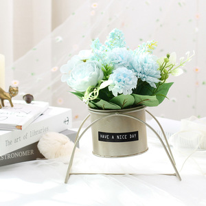 Arrangement de fleurs artificielles dans un pot en métal avec étiquette « Have A Nice Day » pour la décoration de bureau - Product Image 3