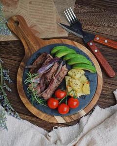 Tagliere di formaggio in ardesia nera bistecca che serve il piatto di salumi per la festa - Product Image 4