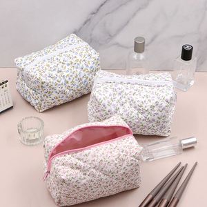Pochette de maquillage vintage matelassée pour femmes et filles, en coton, à fleurs, grande capacité, trousse de toilette portable - Product Image 6