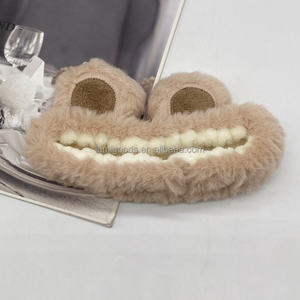 Bandeau de maquillage antidérapant en flanelle tendance avec nœud et oreilles d'ours mignonnes, coloré et réutilisable pour femmes et filles - Product Image 4