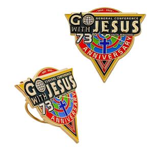 Pin de Solapa de Esmalte Suave Personalizado de Fábrica con 20 Años de Experiencia, con el Mensaje 'Viajador del Camino del Mundo', 'Vive con Jesús', 'Camporee Cristiana Adventista' - Product Image 1