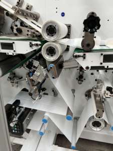 Welldone小容量半伺服卫生巾机自动女士垫机中国制造 - Product Image 4