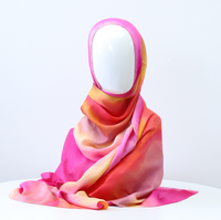 Hijab en rayonne à imprimé abstrait artistique, texture premium, toucher doux, finition soignée, foulard islamique, voile de mode