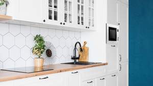 Four à <span class=keywords><strong>micro</strong></span>-ondes encastrable Cecotec <span class=keywords><strong>20</strong></span> <span class=keywords><strong>litres</strong></span> avec <span class=keywords><strong>grill</strong></span> 1200W, commande tactile, 8 fonctions, revêtement céramique blanc, chauffage, décongélation - Product Image 5