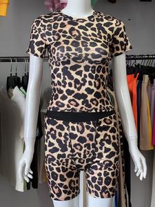 OEM personalizado <span class=keywords><strong>XS</strong></span> Mujeres Cheetah Print para Lounge Wear Set de dos piezas Camiseta y pantalones cortos de cintura plegable Ropa de verano-Ropa De <span class=keywords><strong>Mujer</strong></span> - Product Image 4