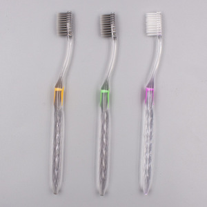 แปรงสีฟันขนนุ่มแบบใส 18.9 ซม. สำหรับใช้ในบ้าน สำหรับผู้ใหญ่ - Product Image 4
