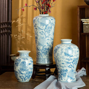 Elegante vaso in ceramica blu chiaro dipinto a mano-nuova composizione floreale in stile cinese, decorazione per la casa in porcellana - Product Image 1