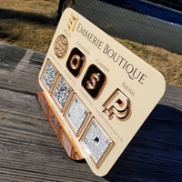 Panneau de médias sociaux d'entreprise QR multi-usages personnalisé Panneau en acrylique personnalisé avec base en bois pour l'affichage dans les magasins Magasins de détail