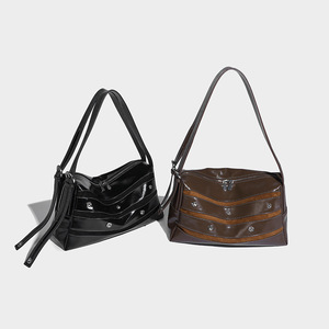 Venta directa de fábrica bolso de hombro patchwork marrón oscuro, cuero brillante, gamuza, remaches de metal, bolso de mujer vintage - Product Image 1